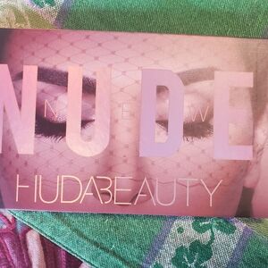HUDA BEAUTY Nude Eyeshadow Palette with Pink and Brown Hues